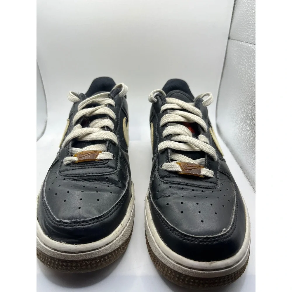 Nike Air Force 1 Low '07 'Pomegranate' Kids 4.5Y‎ DA3093 001 Black Gold Sneakers